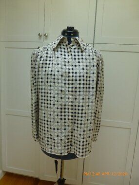 St. John Geometric Long Sleeve Button down Blouse 100% silk Size 14 16
